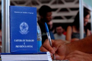 Imagem de Quando o estágio de estudante caracteriza vínculo de emprego?